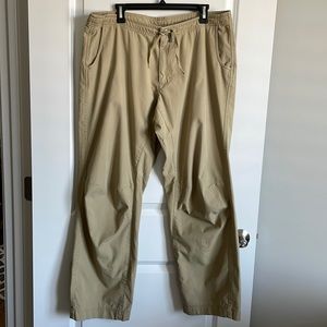 Patagonia men’s organic cotton khaki hiking pants EUC